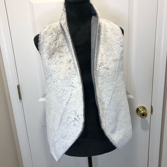 Tart Jackets & Blazers - Tart faux fur gray vest size small